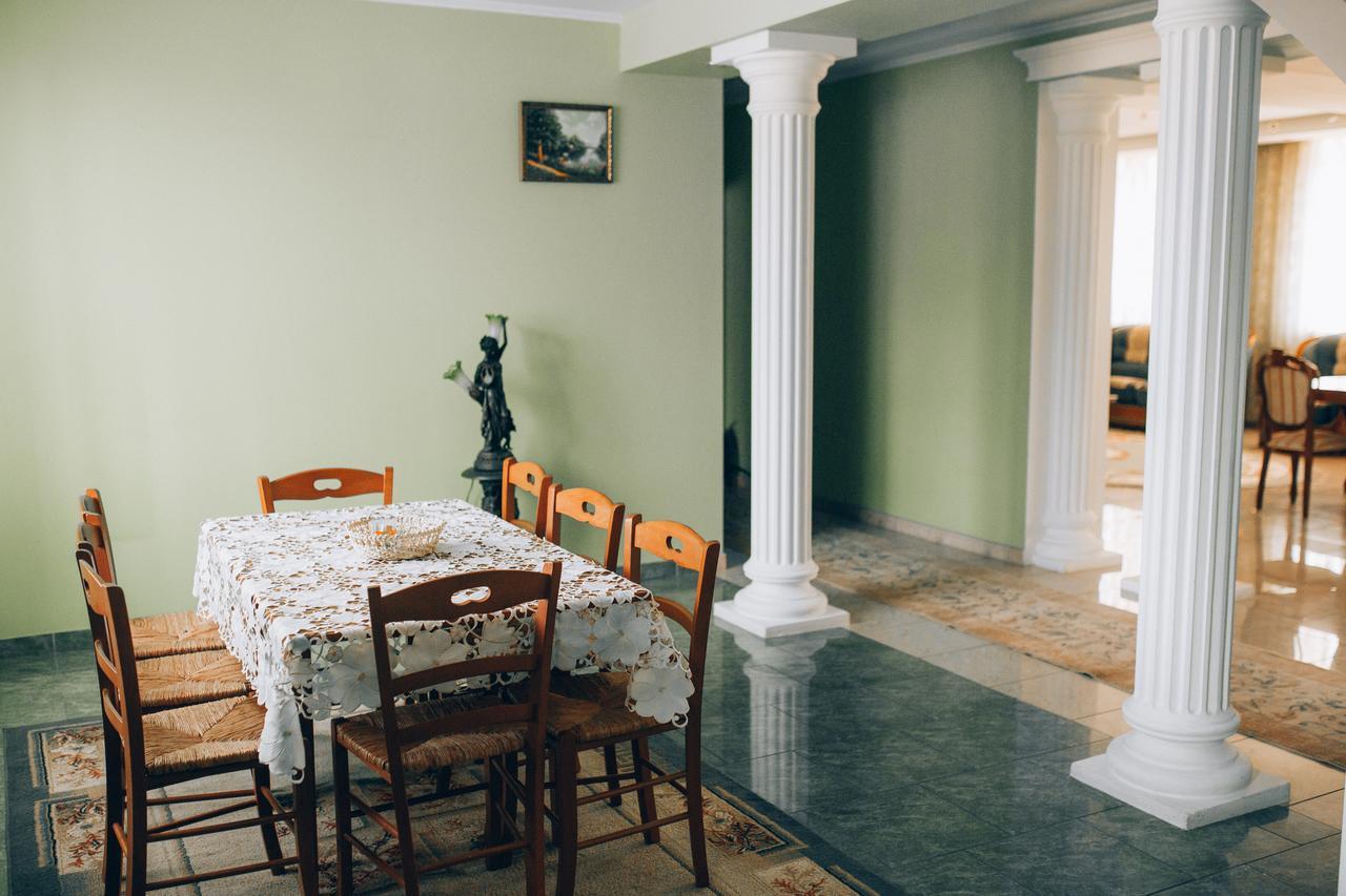 Fermerska Hata Inn